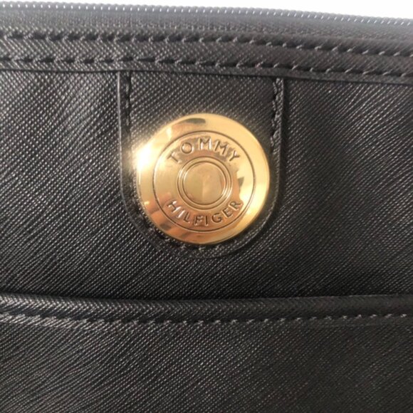 Tommy Hilfiger Black Leather Crossbody Bag | Perfect for Everyday Use - Picture 4 of 10